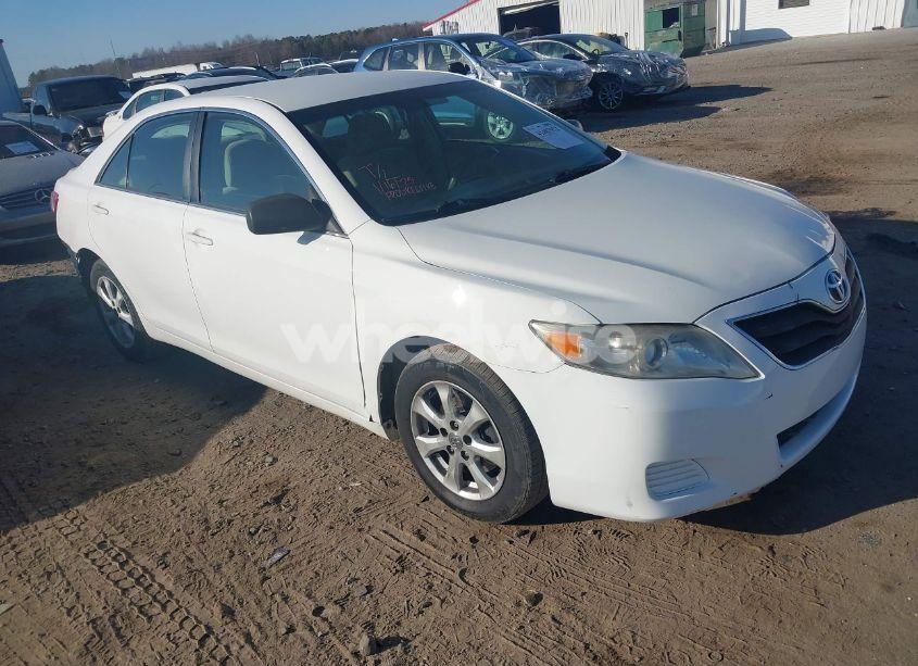 2011 Toyota Camry LE (VIN 4T1BF3EK1BU584189) main photo