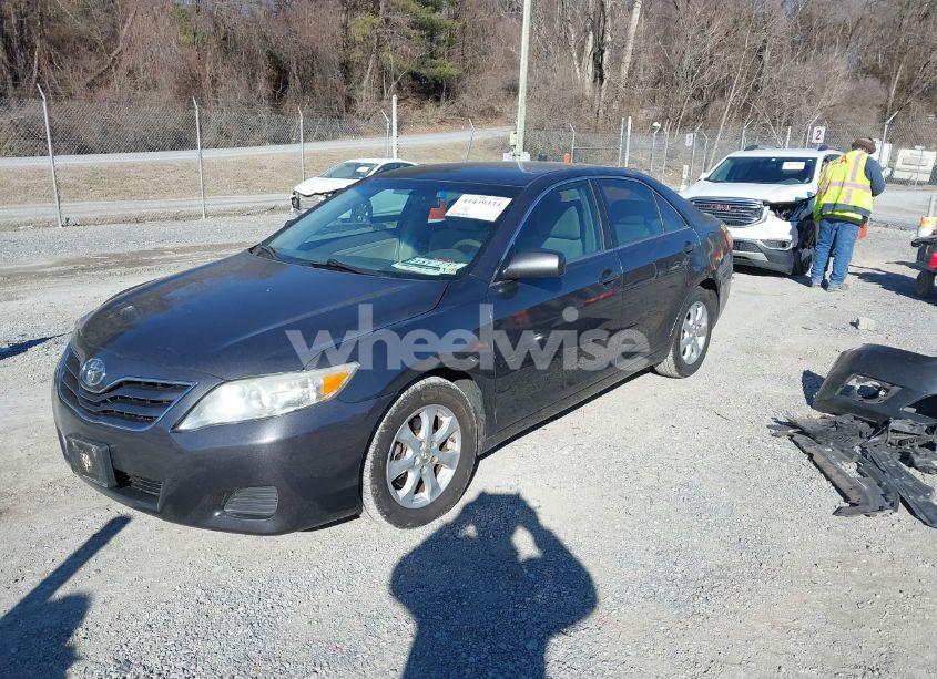 Photo 2 of 2011 Toyota Camry LE (VIN 4T1BF3EK1BU605171)