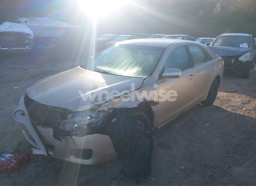 Photo 2 of 2011 Toyota Camry LE (VIN 4T1BF3EK1BU637053)