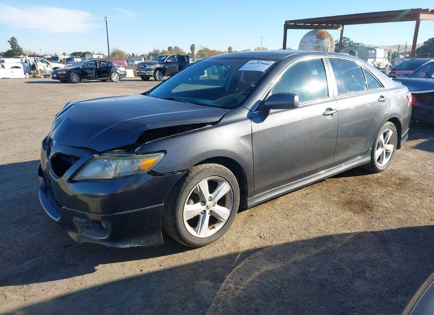 Photo 2 of 2011 Toyota Camry SE (VIN 4T1BF3EK1BU682994)
