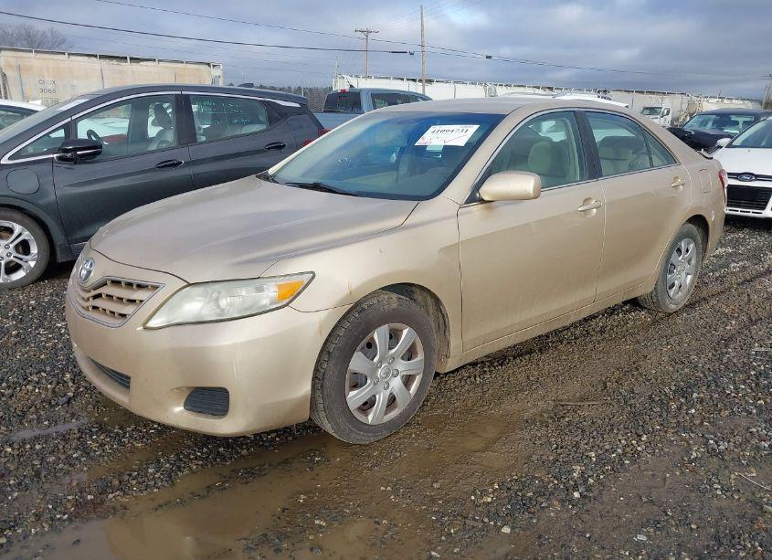 Photo 2 of 2011 Toyota Camry (VIN 4T1BF3EK1BU698354)