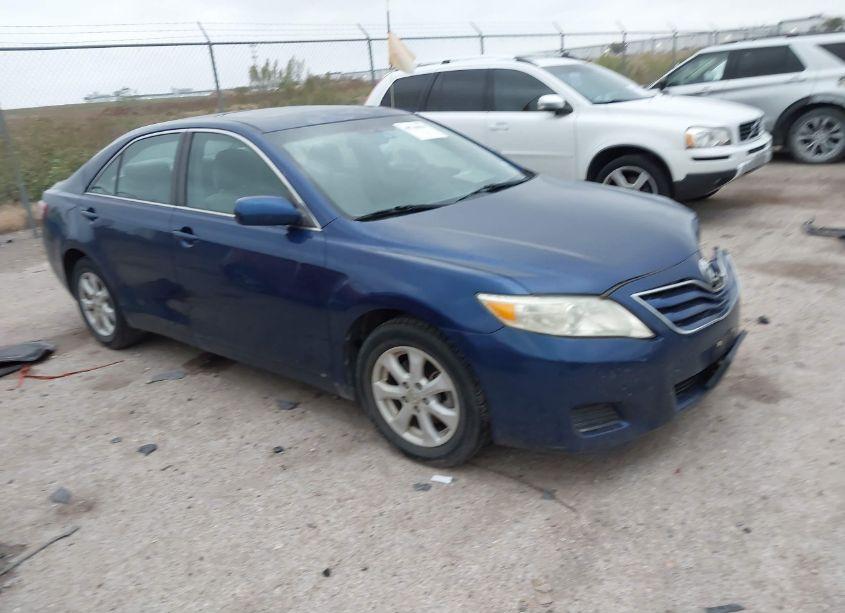 2011 Toyota Camry LE (VIN 4T1BF3EK1BU713645) main photo