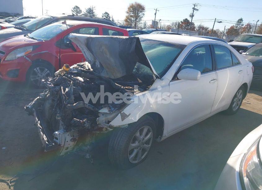 Photo 2 of 2011 Toyota Camry LE (VIN 4T1BF3EK1BU730946)