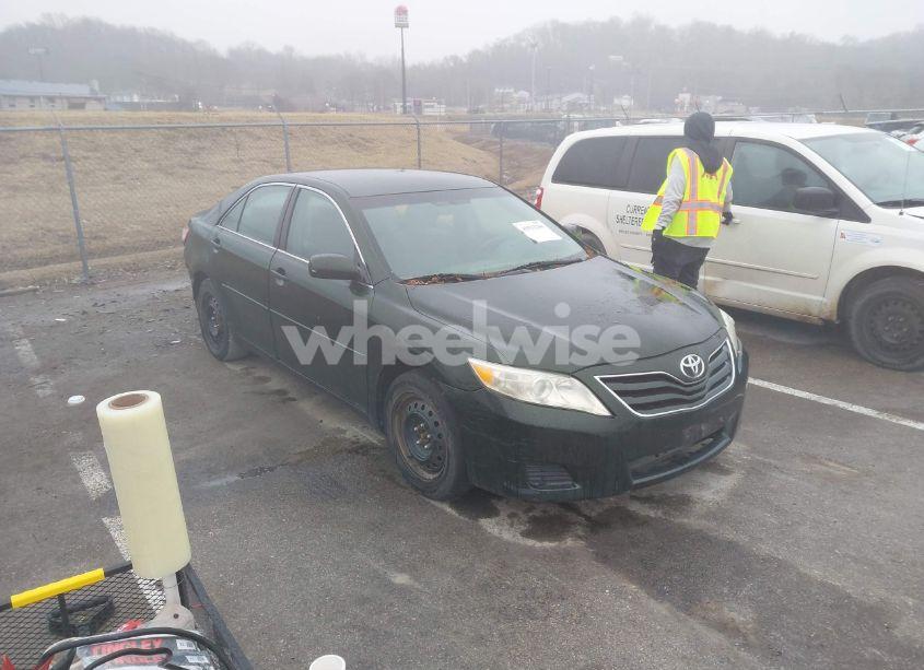 2011 Toyota Camry LE (VIN 4T1BF3EK1BU734656) main photo