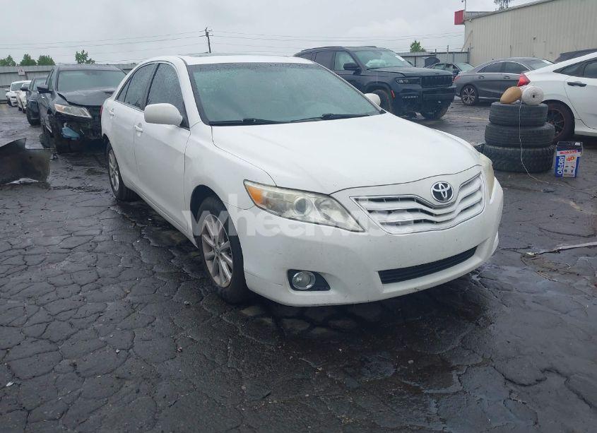 2011 Toyota Camry XLE (VIN 4T1BF3EK1BU739288) main photo