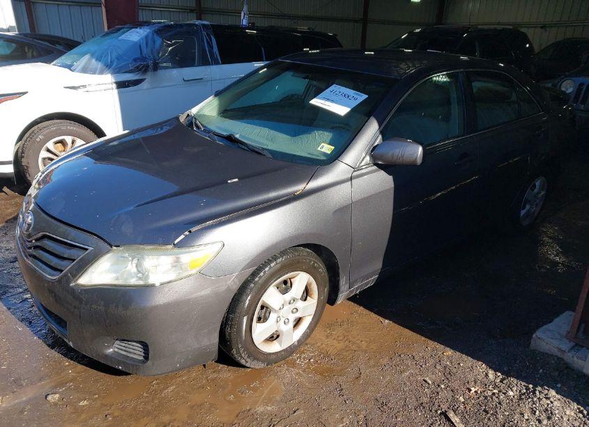Photo 2 of 2011 Toyota Camry LE (VIN 4T1BF3EK1BU740747)