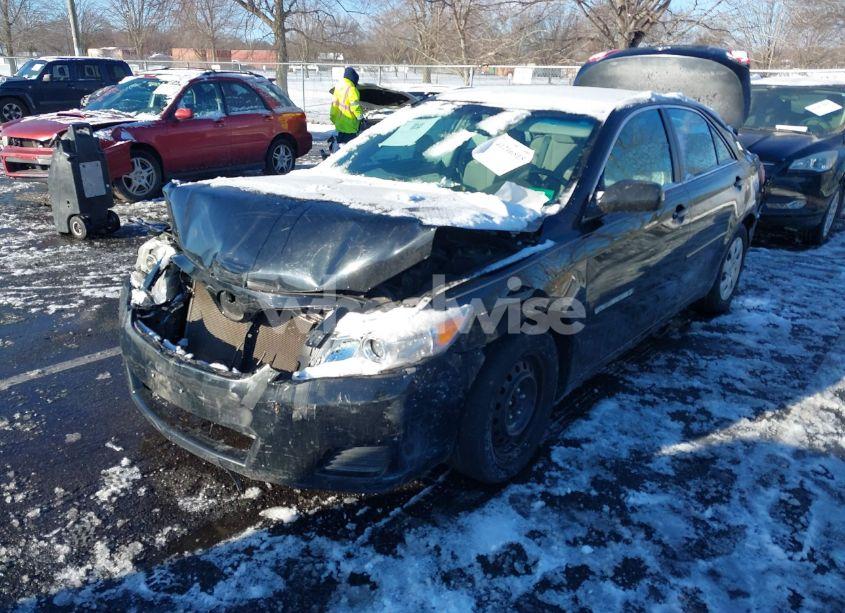 Photo 2 of 2011 Toyota Camry LE (VIN 4T1BF3EK1BU747598)