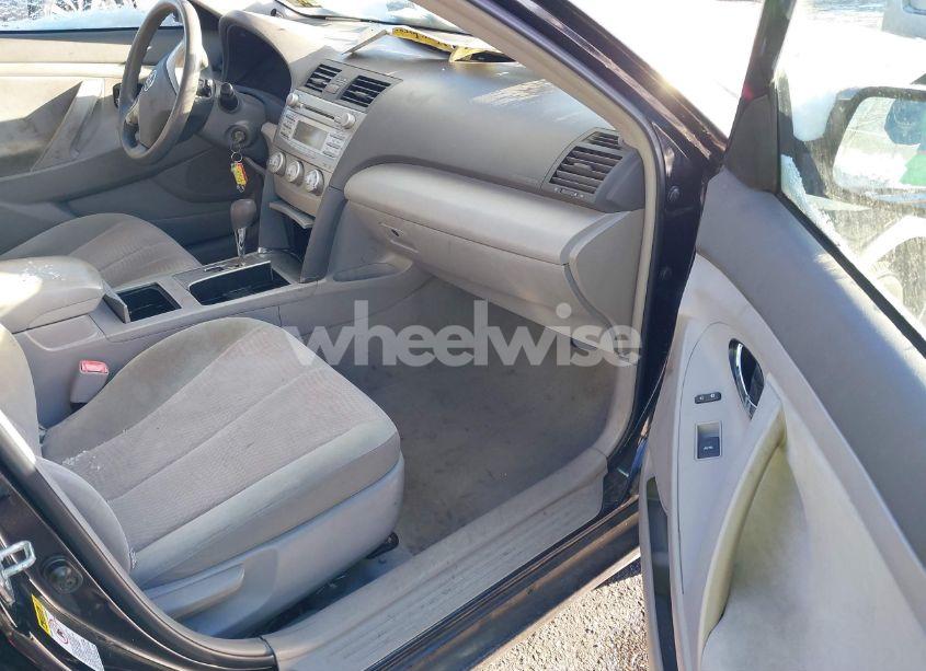 Photo 5 of 2011 Toyota Camry LE (VIN 4T1BF3EK1BU747598)