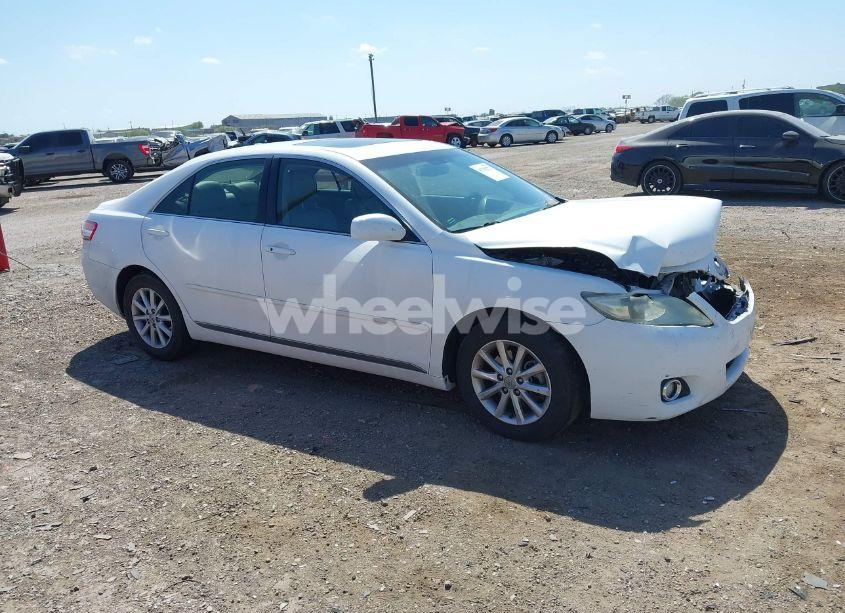 2011 Toyota Camry XLE (VIN 4T1BF3EK1BU756625) main photo