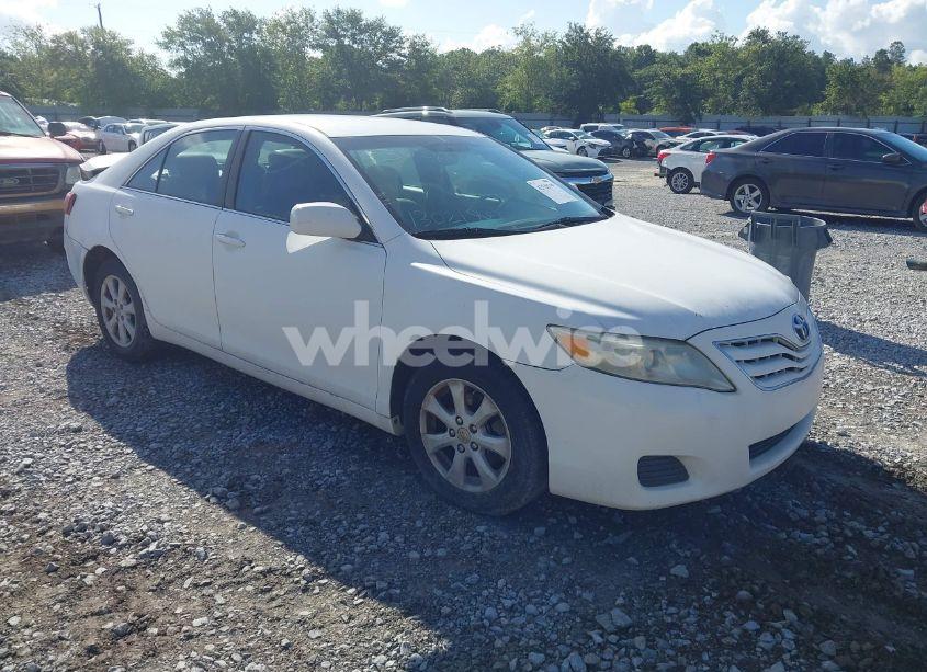 2011 Toyota Camry LE (VIN 4T1BF3EK1BU764563) main photo