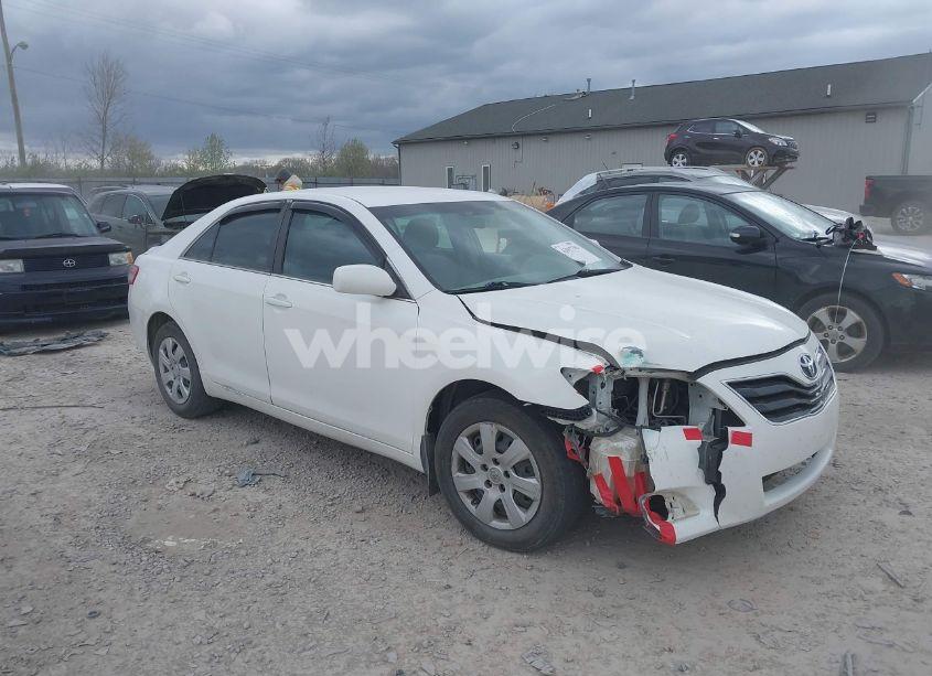 2011 Toyota Camry LE (VIN 4T1BF3EK1BU767351) main photo