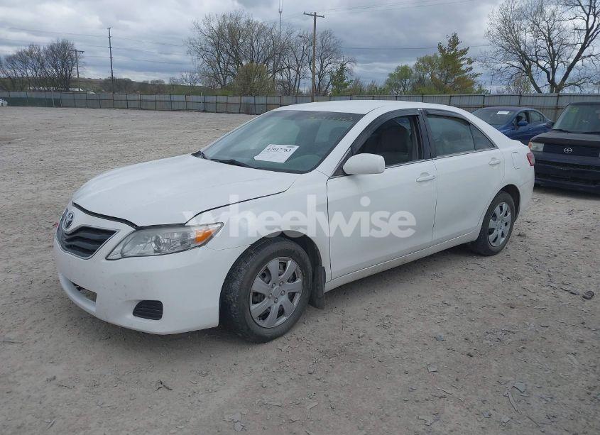 Photo 2 of 2011 Toyota Camry LE (VIN 4T1BF3EK1BU767351)