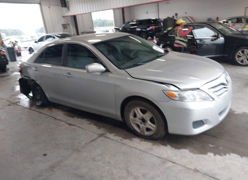 2010 Toyota Camry LE (VIN 4T1BF3EK2AU063240) main photo