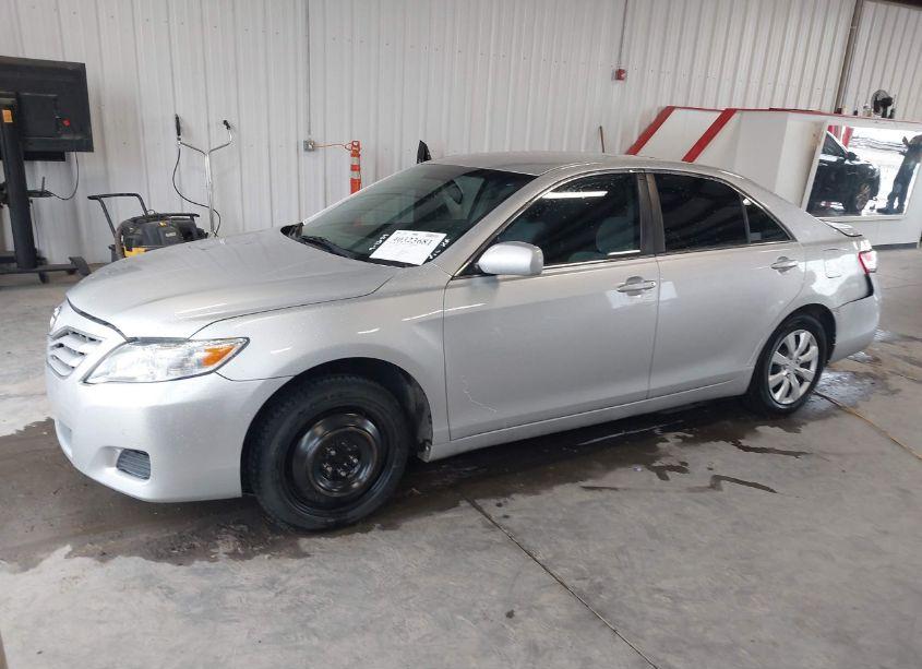 Photo 2 of 2010 Toyota Camry LE (VIN 4T1BF3EK2AU063240)