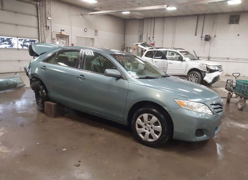 2010 Toyota Camry LE (VIN 4T1BF3EK2AU512920) main photo