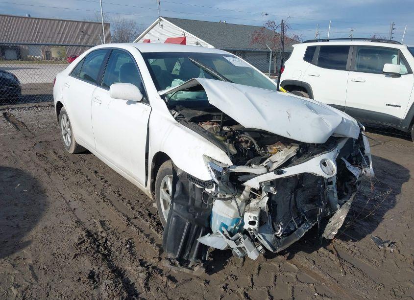 2010 Toyota Camry LE (VIN 4T1BF3EK2AU559736) main photo