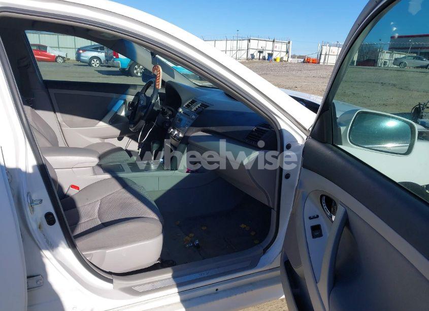 Photo 5 of 2010 Toyota Camry SE (VIN 4T1BF3EK2AU564600)