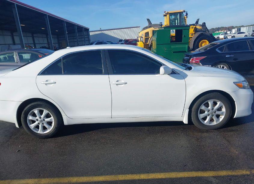 Photo 13 of 2010 Toyota Camry LE (VIN 4T1BF3EK2AU573572)