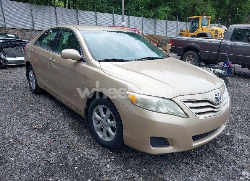 2011 Toyota Camry LE (VIN 4T1BF3EK2BU119615) main photo