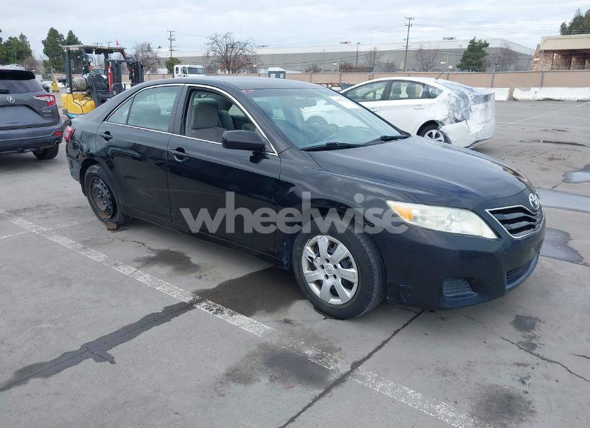 2011 Toyota Camry LE (VIN 4T1BF3EK2BU123664) main photo