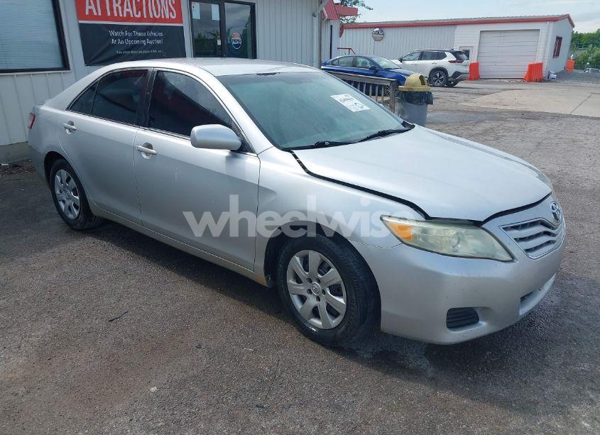 2011 Toyota Camry (VIN 4T1BF3EK2BU135538) main photo