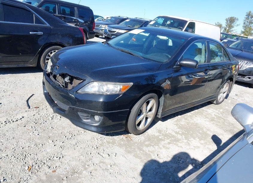 Photo 2 of 2011 Toyota Camry SE (VIN 4T1BF3EK2BU138830)