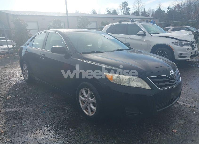 2011 Toyota Camry LE (VIN 4T1BF3EK2BU147902) main photo