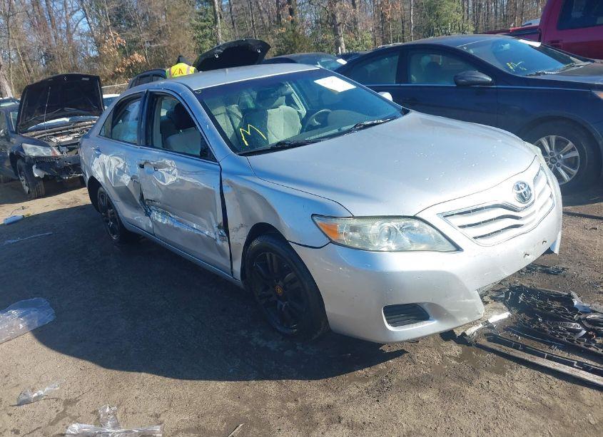 2011 Toyota Camry LE (VIN 4T1BF3EK2BU152419) main photo