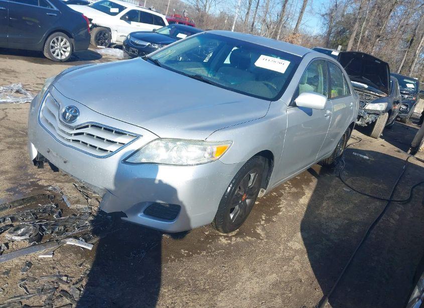 Photo 2 of 2011 Toyota Camry LE (VIN 4T1BF3EK2BU152419)