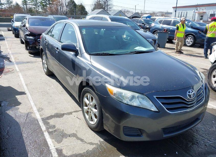 2011 Toyota Camry LE (VIN 4T1BF3EK2BU167132) main photo