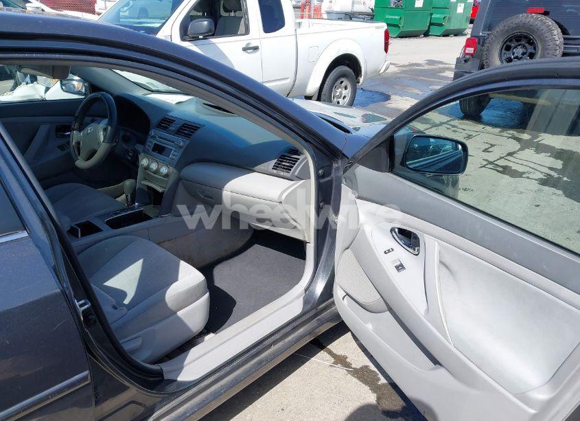 Photo 5 of 2011 Toyota Camry LE (VIN 4T1BF3EK2BU167132)