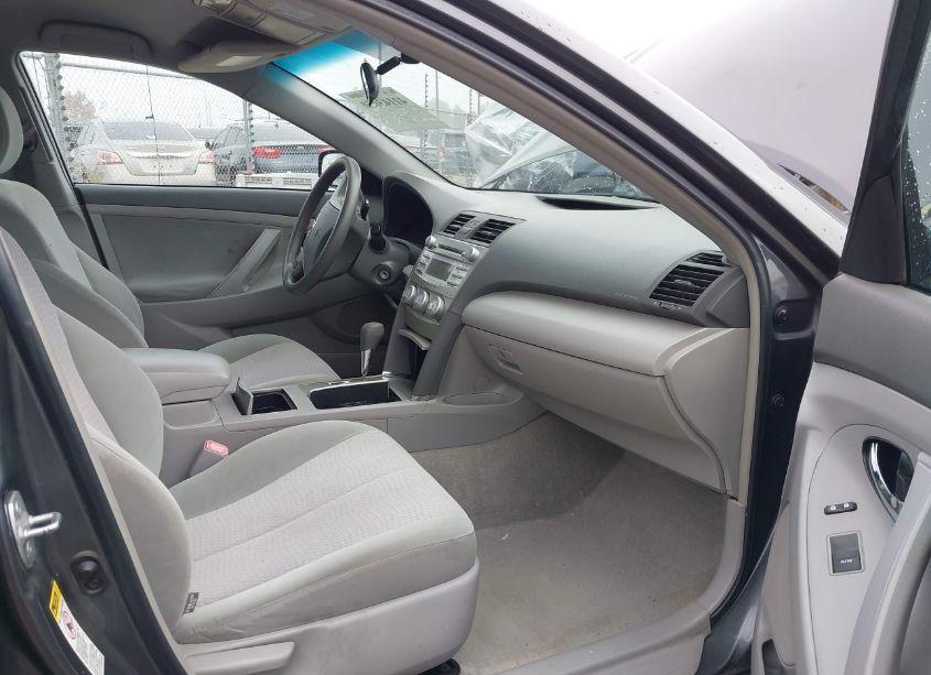 Photo 5 of 2011 Toyota Camry LE (VIN 4T1BF3EK2BU170368)