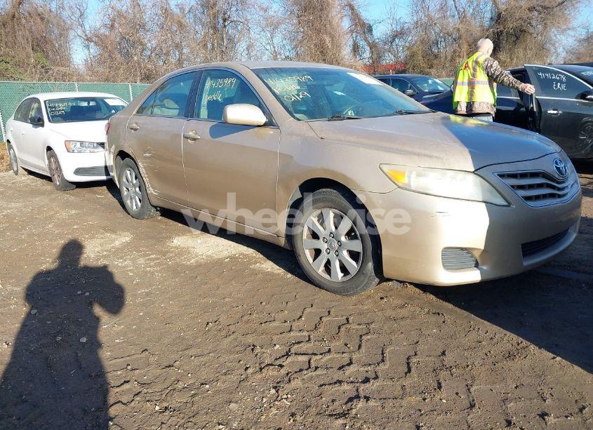 2011 Toyota Camry LE (VIN 4T1BF3EK2BU171116) main photo