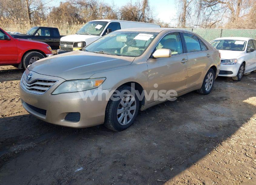 Photo 2 of 2011 Toyota Camry LE (VIN 4T1BF3EK2BU171116)