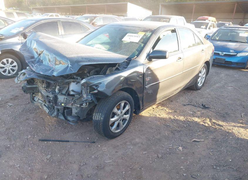 Photo 2 of 2011 Toyota Camry LE (VIN 4T1BF3EK2BU174727)