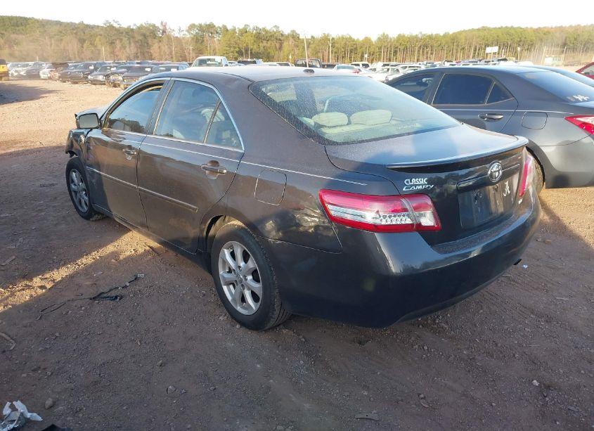 Photo 3 of 2011 Toyota Camry LE (VIN 4T1BF3EK2BU174727)