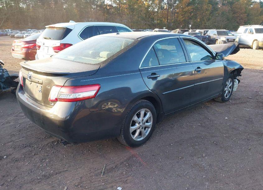 Photo 4 of 2011 Toyota Camry LE (VIN 4T1BF3EK2BU174727)