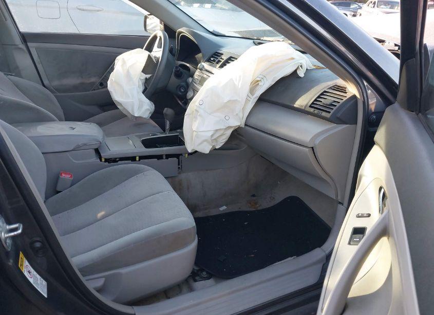 Photo 5 of 2011 Toyota Camry LE (VIN 4T1BF3EK2BU174727)