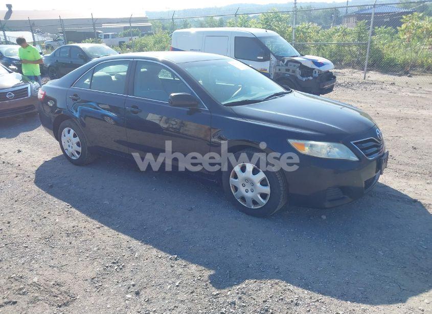 2011 Toyota Camry LE (VIN 4T1BF3EK2BU174758) main photo