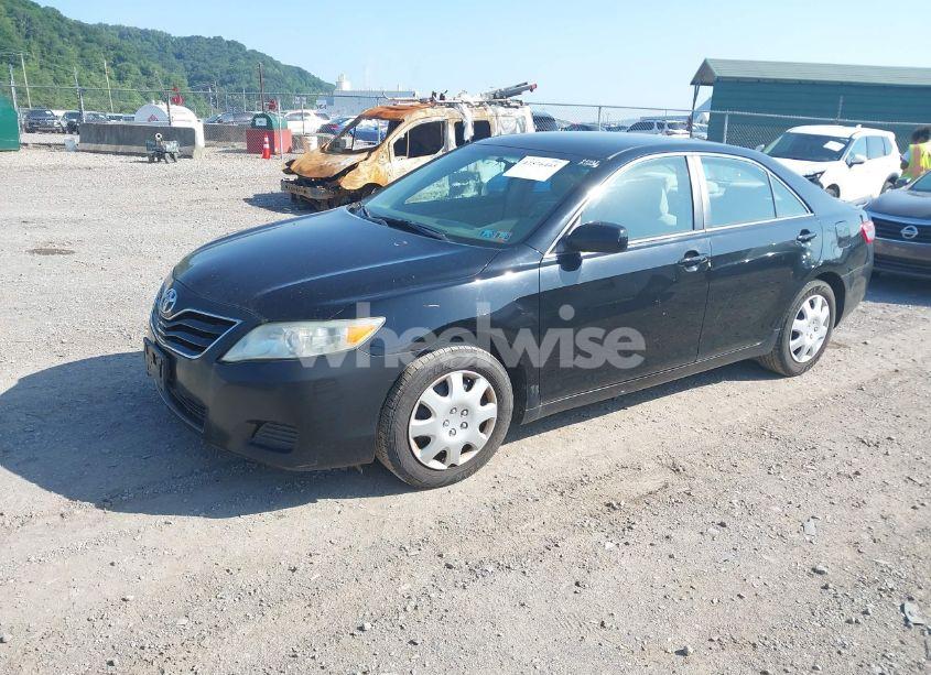 Photo 2 of 2011 Toyota Camry LE (VIN 4T1BF3EK2BU174758)