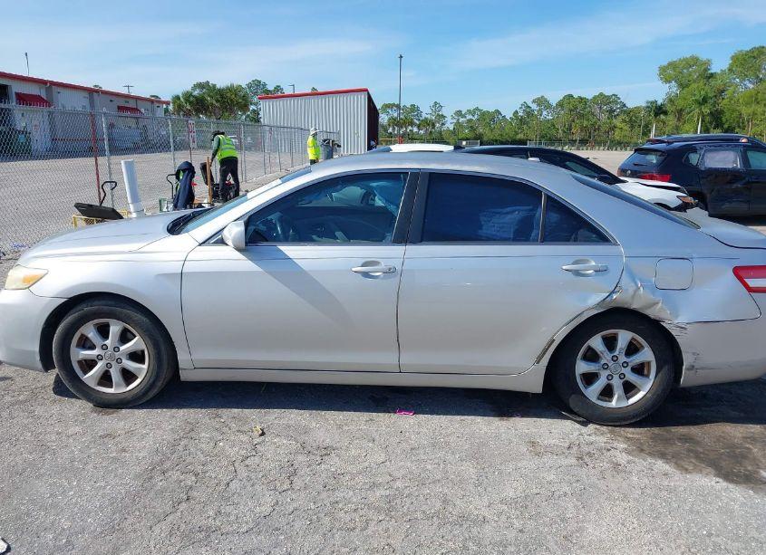 Photo 14 of 2011 Toyota Camry LE (VIN 4T1BF3EK2BU176364)