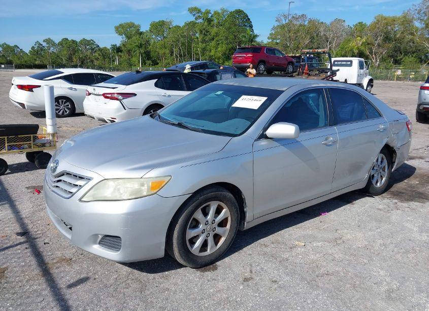 Photo 2 of 2011 Toyota Camry LE (VIN 4T1BF3EK2BU176364)