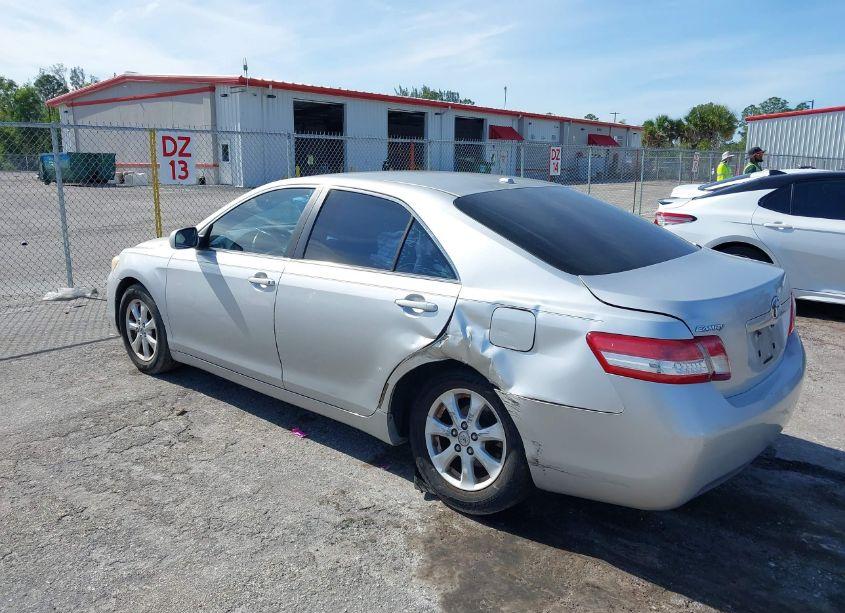 Photo 3 of 2011 Toyota Camry LE (VIN 4T1BF3EK2BU176364)
