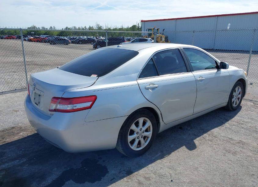 Photo 4 of 2011 Toyota Camry LE (VIN 4T1BF3EK2BU176364)