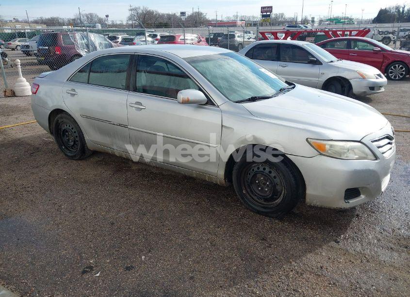 2011 Toyota Camry LE (VIN 4T1BF3EK2BU190166) main photo