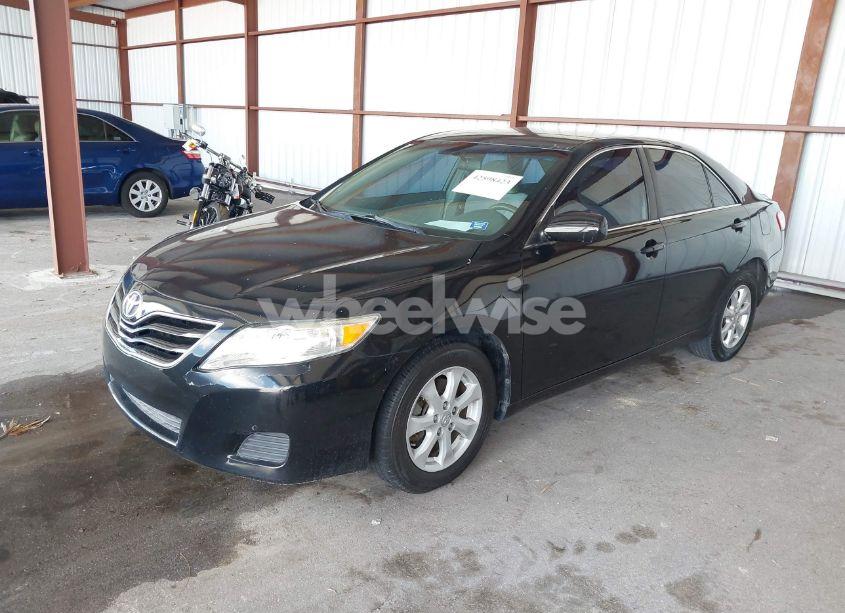 Photo 2 of 2011 Toyota Camry LE (VIN 4T1BF3EK2BU200064)