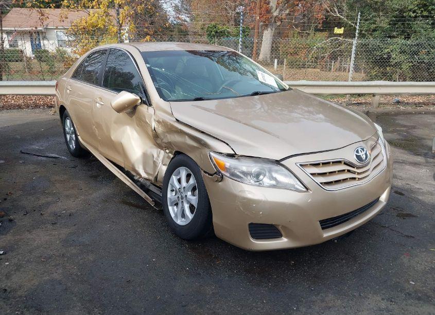 2011 Toyota Camry LE (VIN 4T1BF3EK2BU218578) main photo