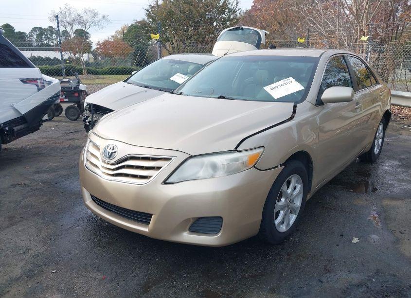 Photo 2 of 2011 Toyota Camry LE (VIN 4T1BF3EK2BU218578)
