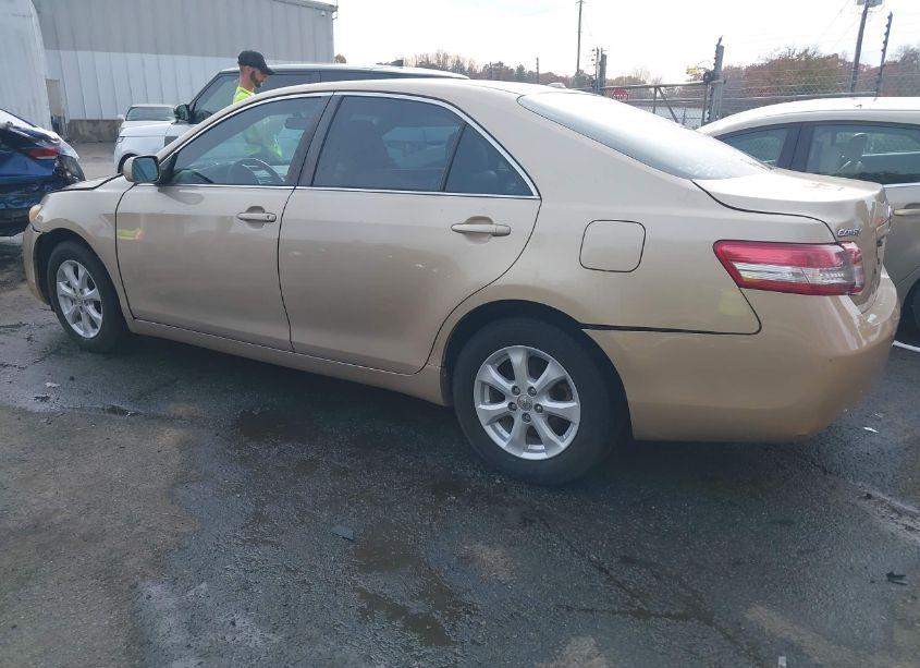 Photo 3 of 2011 Toyota Camry LE (VIN 4T1BF3EK2BU218578)