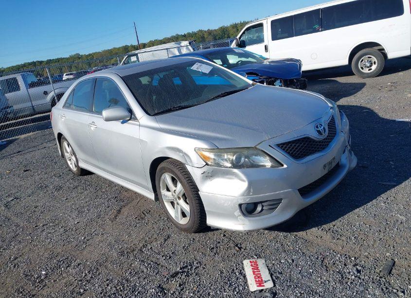 2011 Toyota Camry SE/LE/XLE (VIN 4T1BF3EK2BU221187) main photo
